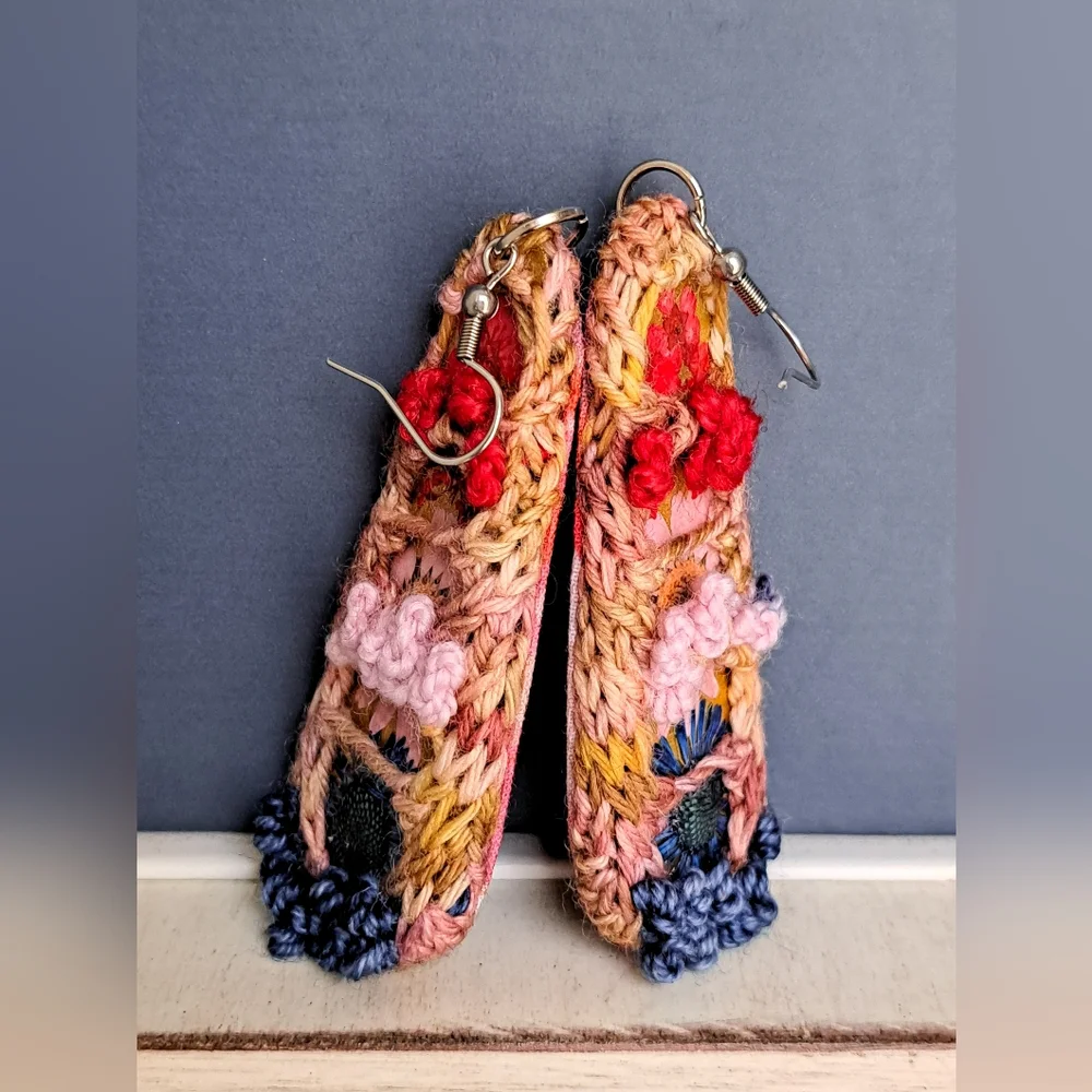 Teardrop Hand Knitted and Embroidered Earrings with Dry Flowers Colorful Cotton - Picture 14 of 16